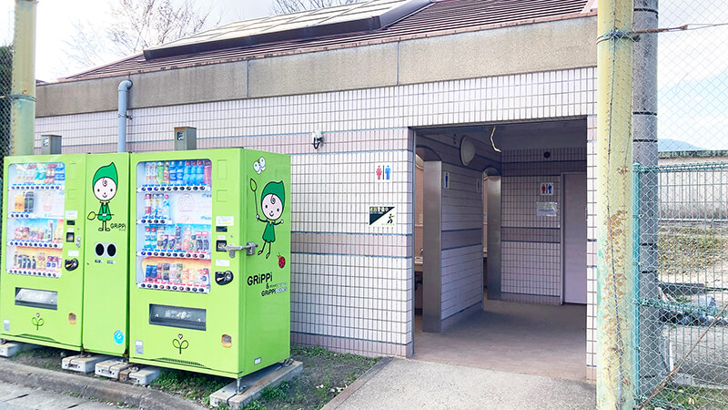 野球場管理室側のトイレ