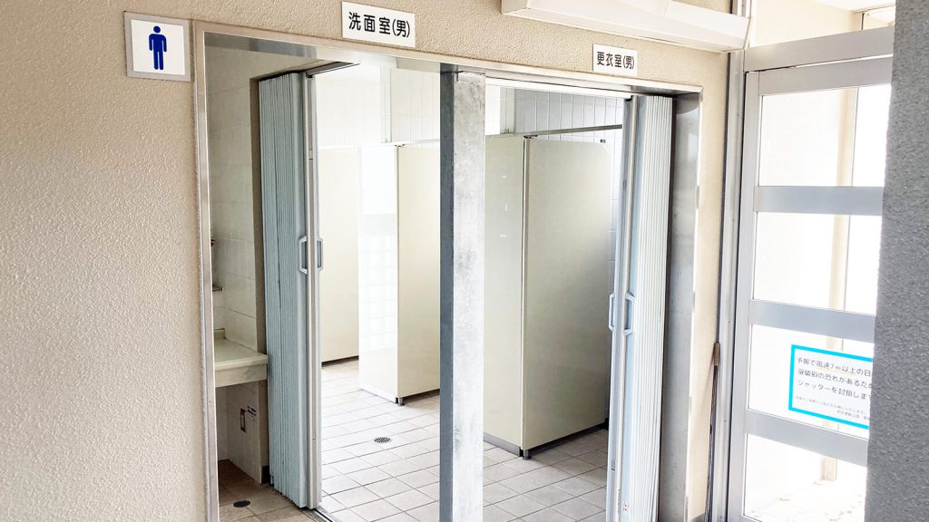 テニスクラブハウス内トイレ