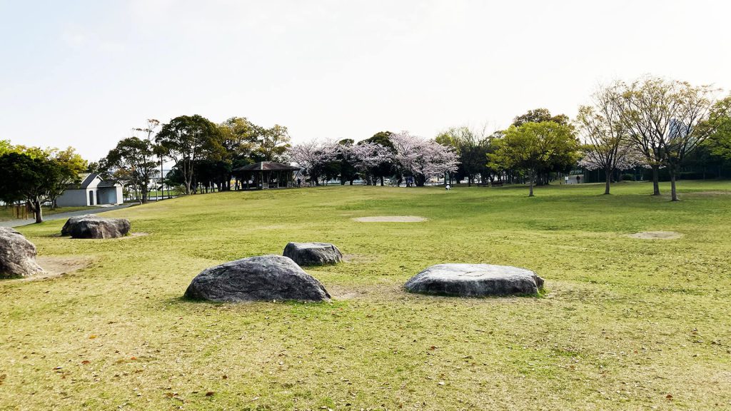 春の西部運動の芝生広場