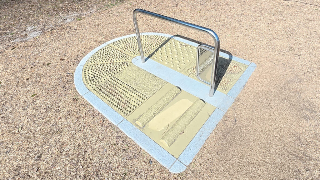 百道中央公園にある足裏のツボを刺激する多機能な足つぼ歩道