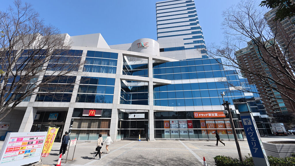 TNC放送会館と会館1階にあるマクドナルド
