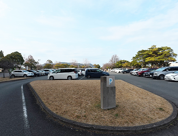 福岡市西区の小戸公園の北駐車場です。78台駐車可能。