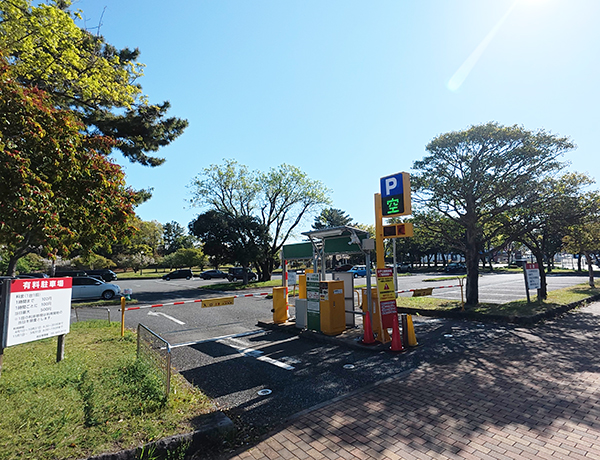 福岡市西区の小戸公園の中央駐車場です。117台駐車可能。