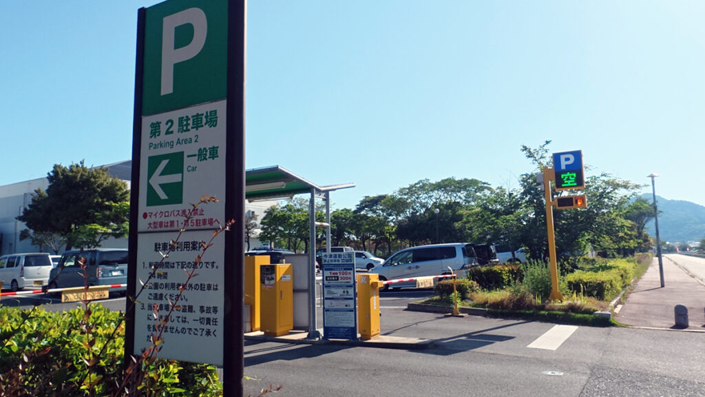 今津運動公園の第2駐車場ゲート。テニスコートに近く
