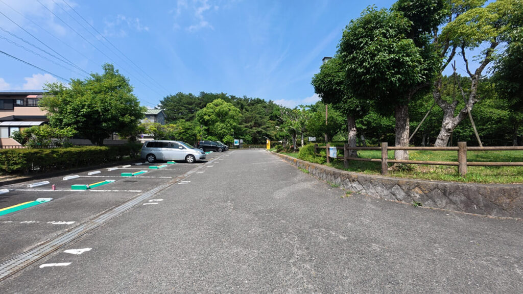 白水大池公園の東駐車場入口付近の様子