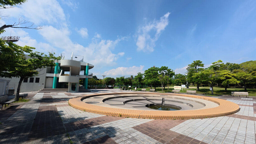 白水大池公園管理棟前にある噴水広場