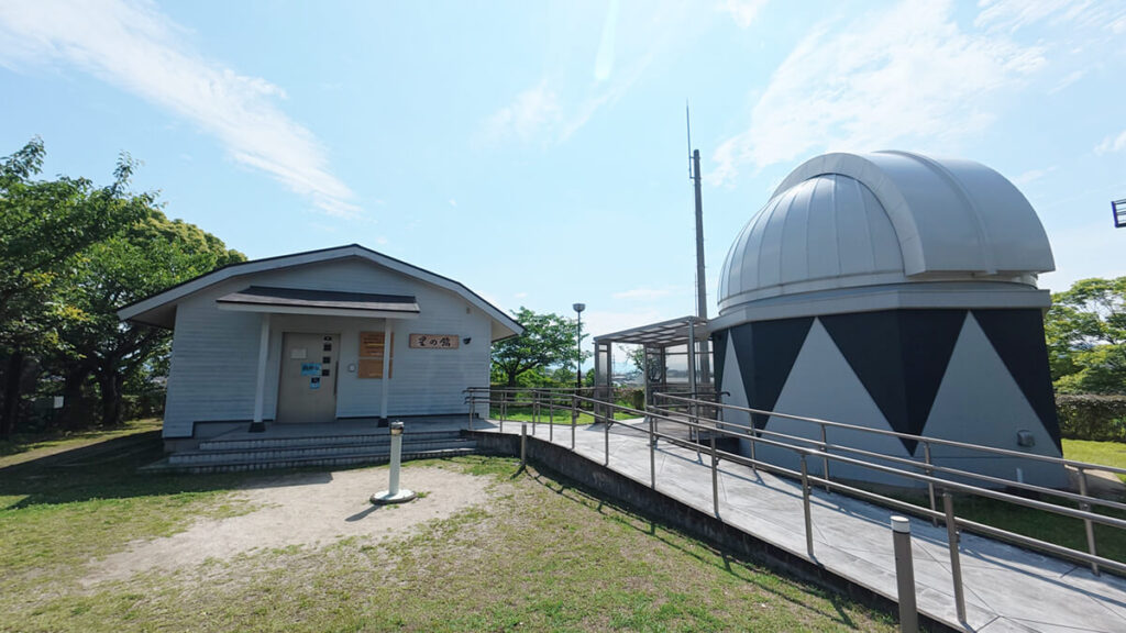 白水大池公園の星の館と天体観測ドーム全景