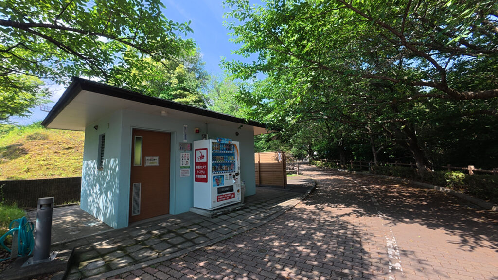 白水大池公園の星の館入口付近にある公衆トイレ