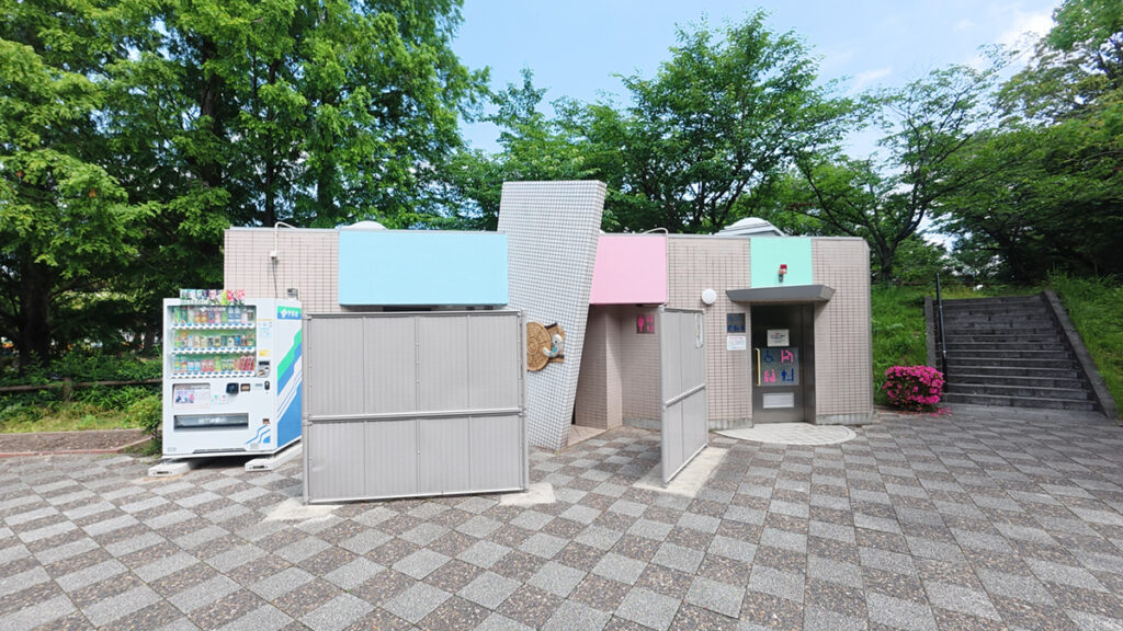 白水大池公園のちびっこ広場付近にある公衆トイレ
