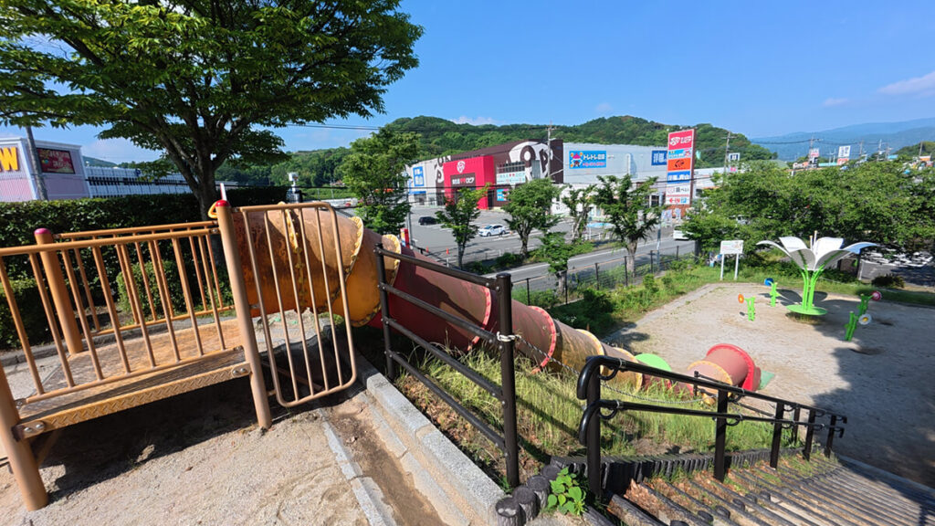 白水大池公園の長いトンネル滑り台