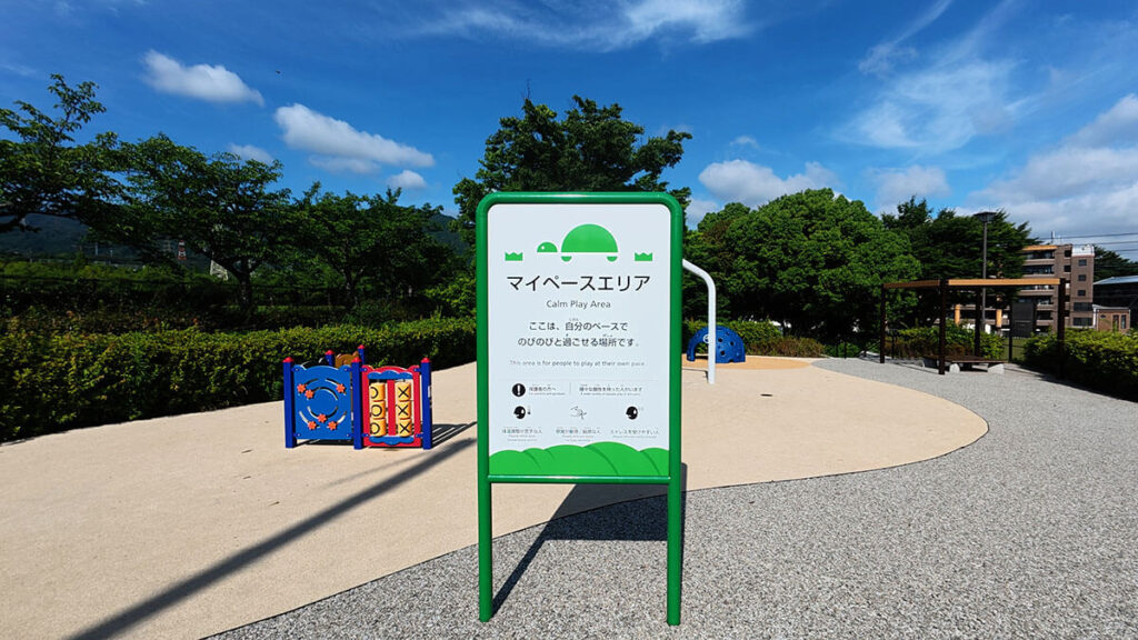 福岡市南区の桧原運動公園にあるマイペースエリア。幼児向け遊具や休憩スペースがある落ち着いた遊び場